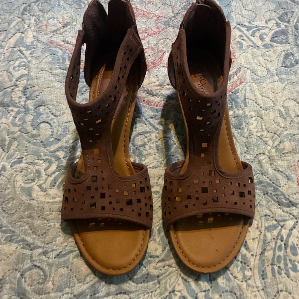 Elegant Mauve Cutout Wedge Sandals